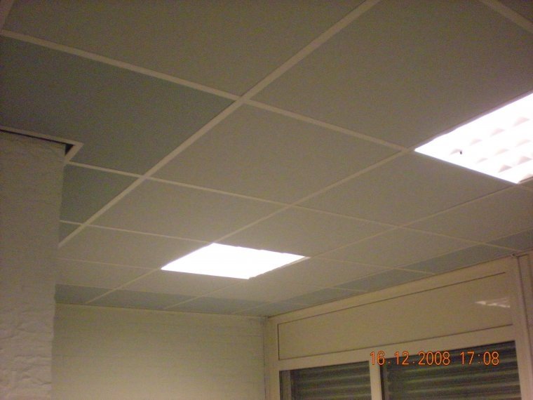 Plafond met verlichting